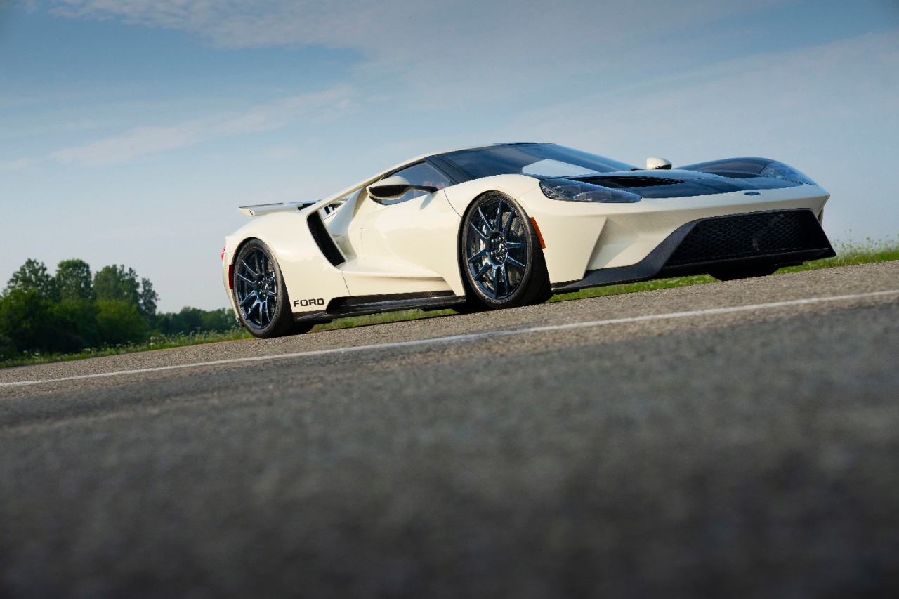 2022-Ford-GT-64-Heritage-Edition_02.jpg