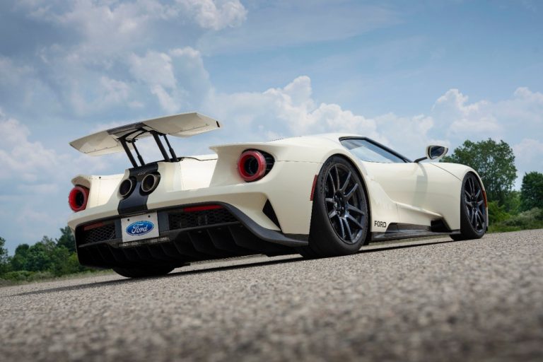 2022-Ford-GT-64-Heritage-Edition_03