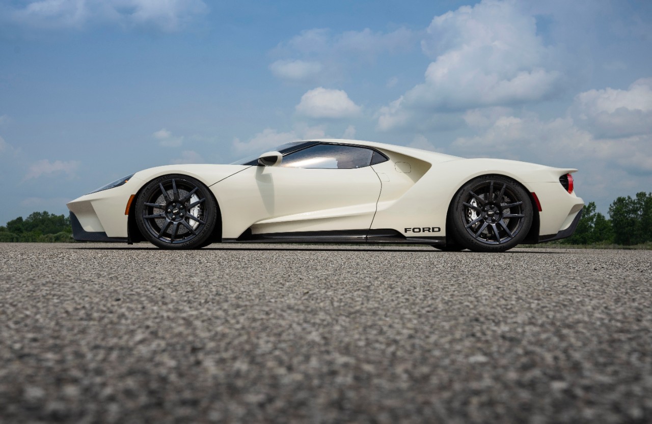 2022-Ford-GT-64-Heritage-Edition_05.jpg