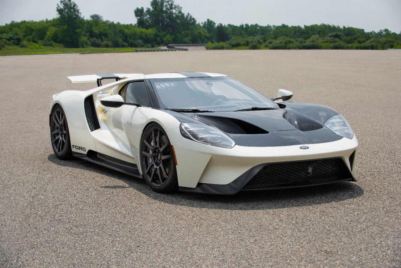 2022-Ford-GT-64-Heritage-Edition_06.jpg
