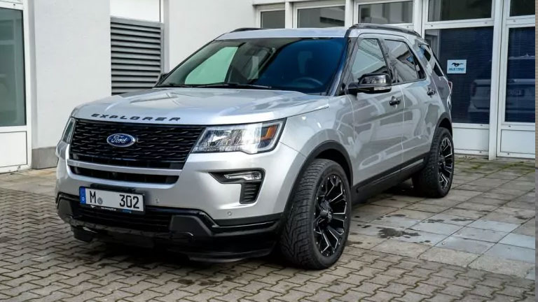 Ford Explorer ST (Iconic Silver)