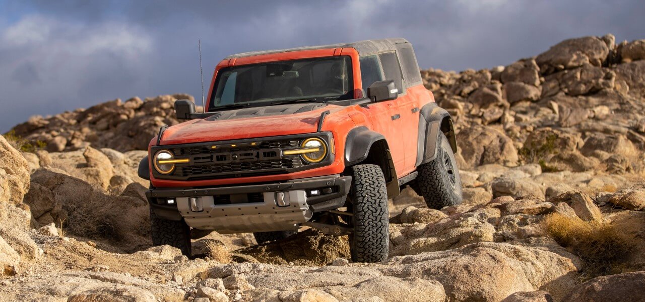 Wüstenrenner und Rock-Crawler: 2022 Ford Bronco Raptor debütiert als stärkster straßenzugelassener Bronco aller Zeiten