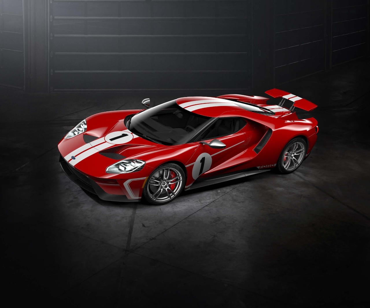 Ford Performance ehrt mit der 2018 Ford GT '67 Heritage Edition den historischen Le-Mans-Sieger von 1967 mit einer neuen Lackierung
