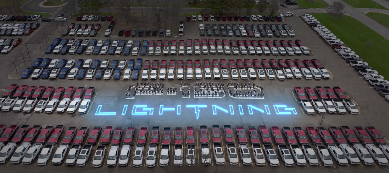 Amerikas meistverkauftes Fahrzeug jetzt elektrisch: Produktionsstart für F-150 Lightning Trucks