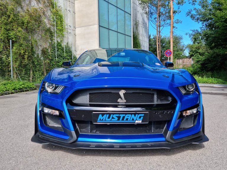 Ford Mustang Shelby GT500 (Velocity Blue)