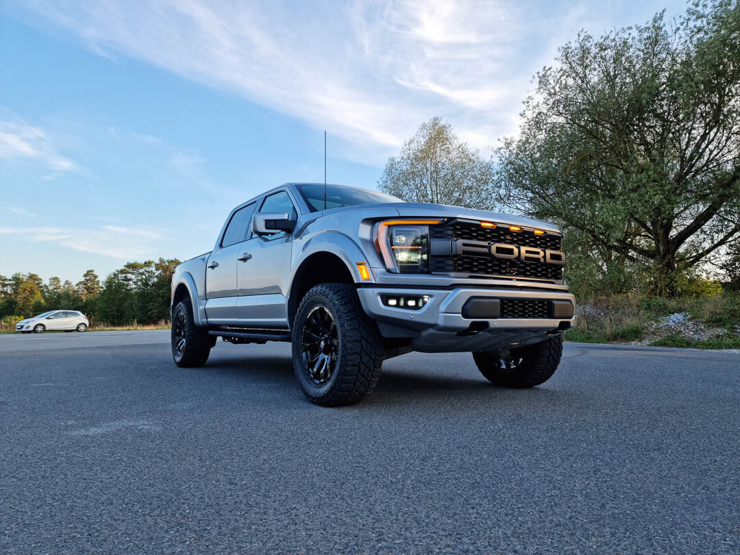 Ford F-150 Raptor (Iconic Silver)