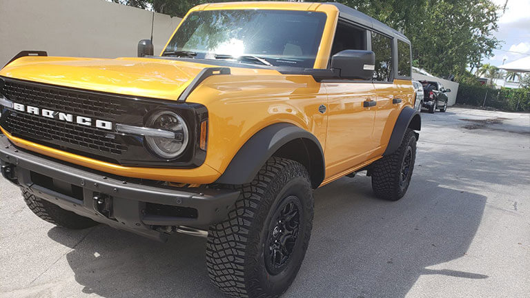 Ford Bronco Wiltrak (Cyber Orange)