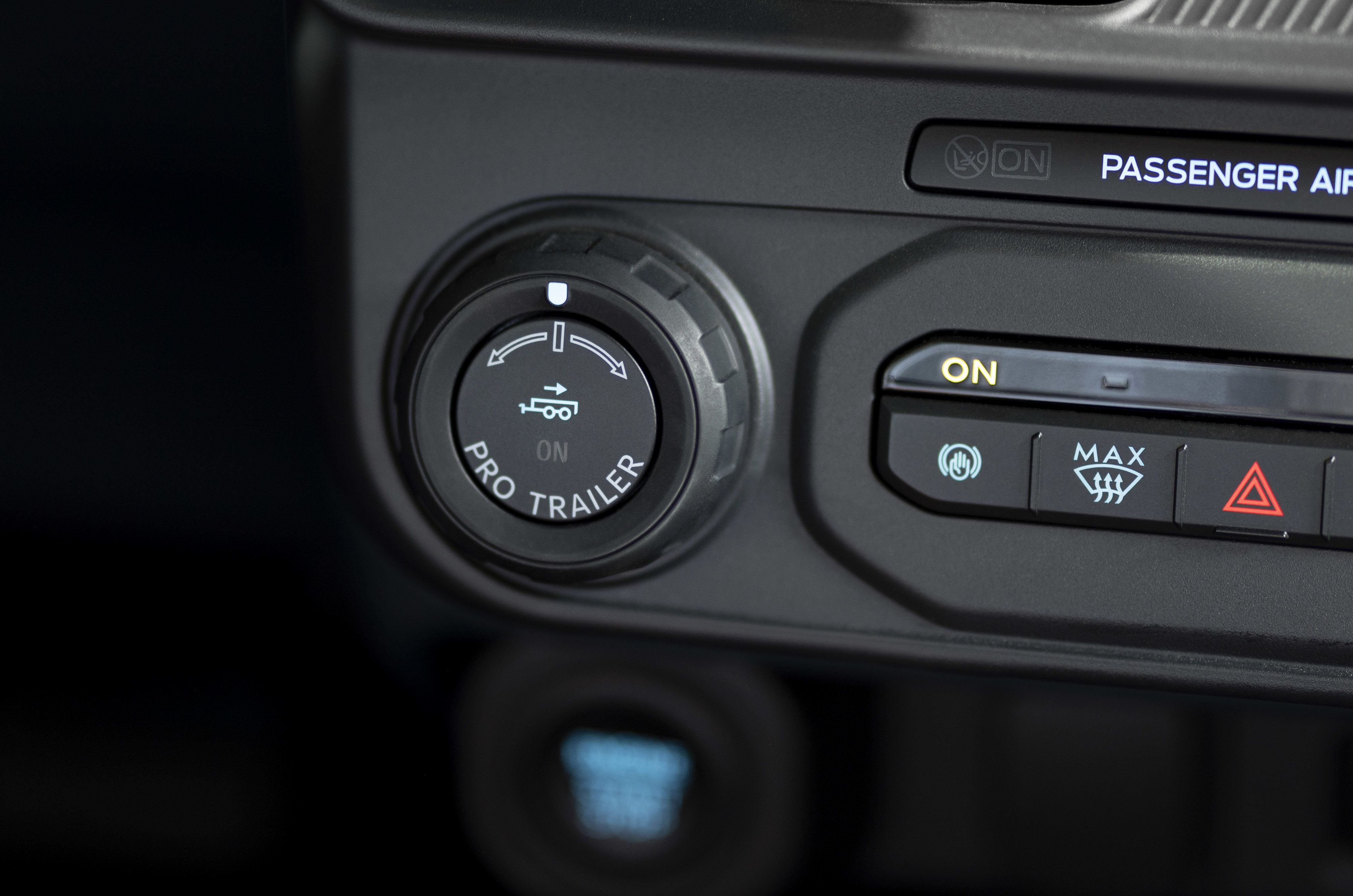 2025-ford-maverick-lariat_09-4010x2657