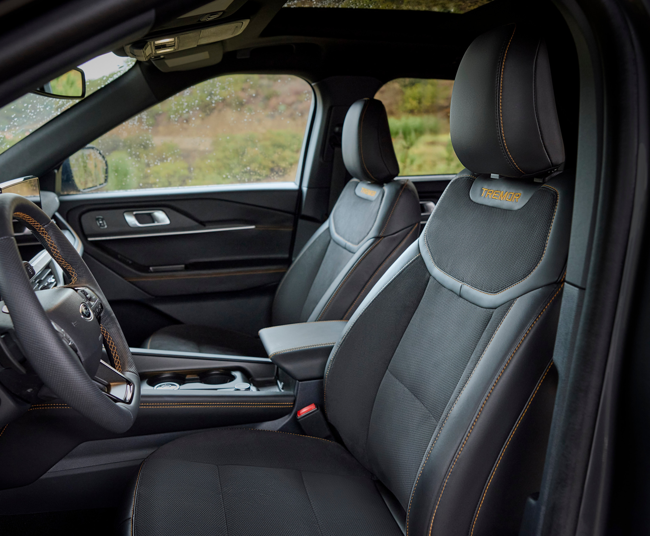 Innenraum Ford Explorer Tremor 2026 mit großem Infotainment-Bildschirm
